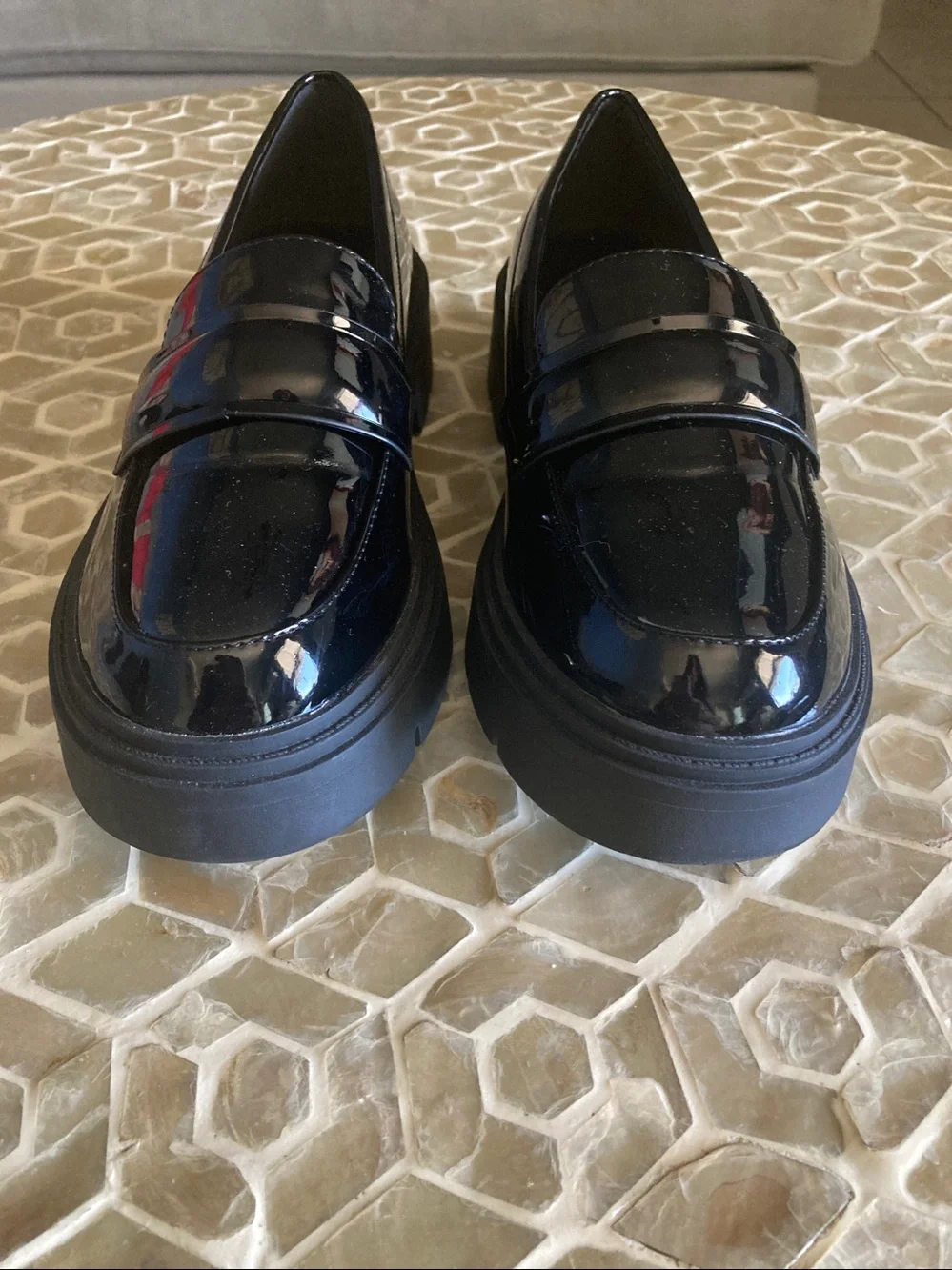 Aldo Meshki lug-sole vegan-patent leather platform loafer (7.5) in black - Picture 4 of 11